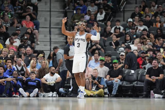易建联真的混不下NBA吗？5年换4队后才发现，答案可能很意外
